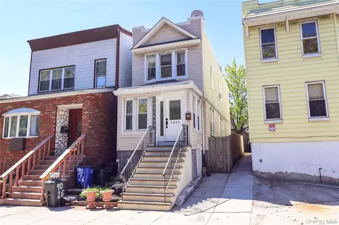 90-22 82nd Rd, New York, NY 11385