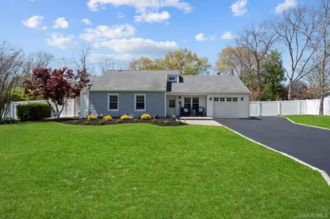 24 Gabon Ln, Coram, NY 11727