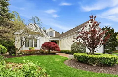 41 Evergreen Cir, North Hempstead, NY 11030