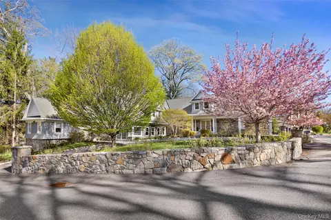351 W Lake Blvd, Mahopac, NY 10541
