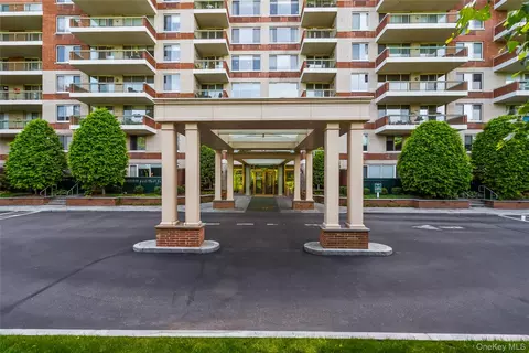 111 Cherry Valley Ave #517, Garden City, NY 11530