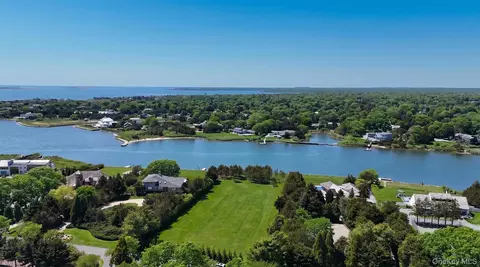 11 Pine Tree Ln # A, Southampton, NY 11977