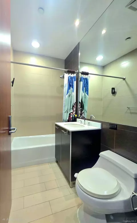 Bath - 42-05 Parsons Boulevard Apt 2ap5 Blvd #2A+P5, Flushing, NY 11355 photo 1 of 2
