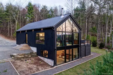 72 Eagle View Rd, Tusten, NY 12764
