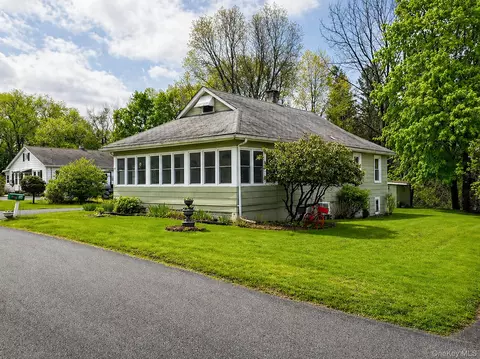 17 Lewis St, Mount Hope, NY 10963