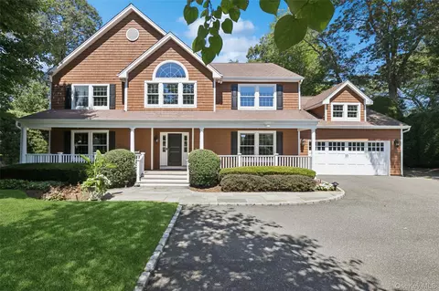11 Cobblestone Ct, Centerport, NY 11721