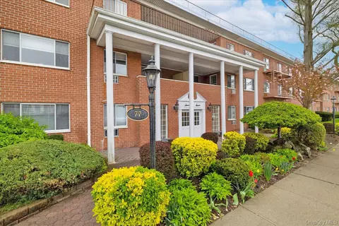 77 S Park Ave #A4, Rockville Centre, NY 11570