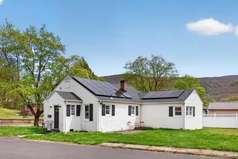14 Roslyn St, Ellenville, NY 12428