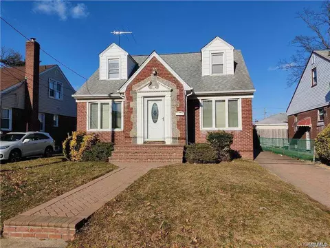 63 E Dover St, Valley Stream, NY 11580