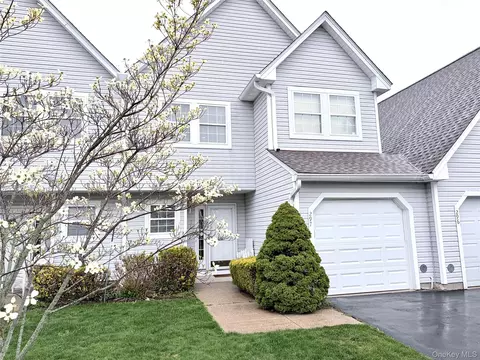 297 Erik Dr, Setauket, NY 11733