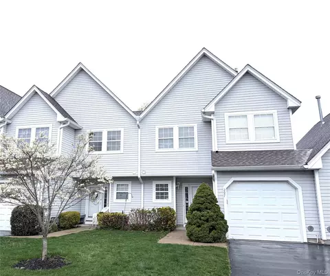 297 Erik Dr, Setauket, NY 11733