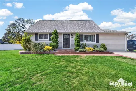36 Ronald Dr E, Amityville, NY 11701