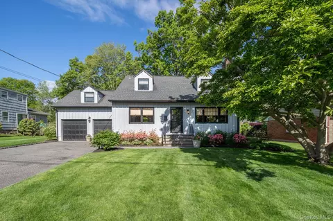 1 Seawanhaka Pl, Oyster Bay, NY 11771