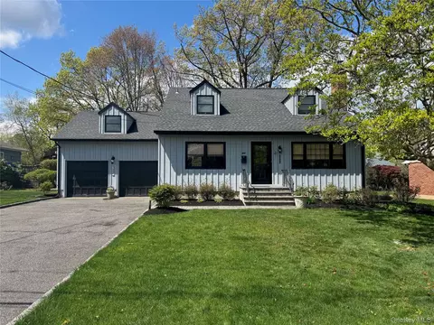 1 Seawanhaka Pl, Oyster Bay, NY 11771