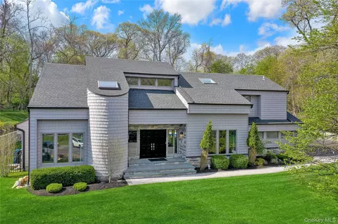 24 Allyson Pl, Setauket, NY 11733