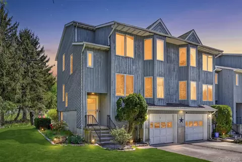 5 Mayer Dr, Middletown, NY 10940