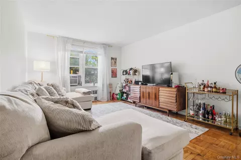 7510 Yellowstone Blvd #2H, New York, NY 11374