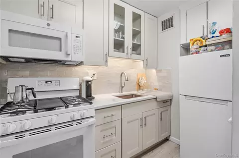 7510 Yellowstone Blvd #2H, New York, NY 11374