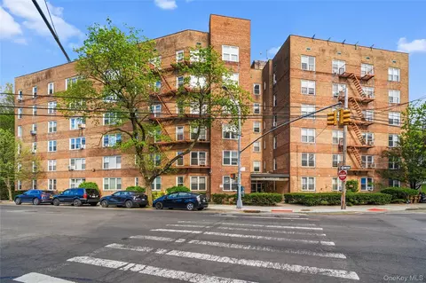 7445 Yellowstone Blvd #6F, Rego Park, NY 11374