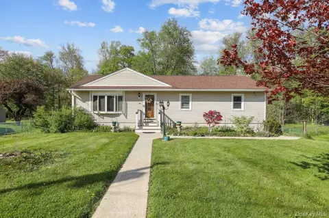 18 Scott Dr, Wappinger, NY 12590