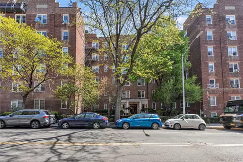 68-63 108th St #3G, New York, NY 11375