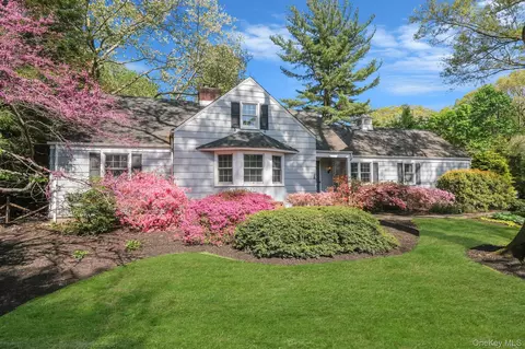 194 Huntington Bay Rd, Huntington, NY 11743