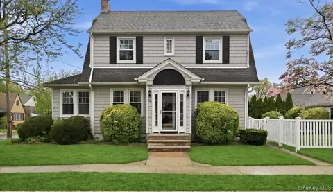 66 Primrose Ave, Floral Park, NY 11001