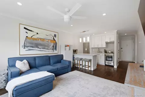 828 Pelhamdale Ave #3J, New Rochelle, NY 10801