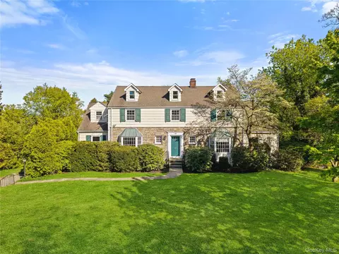 33 Byron Ln, Larchmont, NY 10538