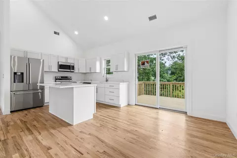 511 Walker Ave, Brookhaven, NY 11772 photo 7
