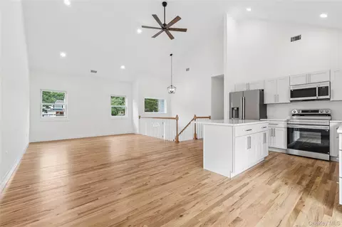 511 Walker Ave, Brookhaven, NY 11772 photo 9