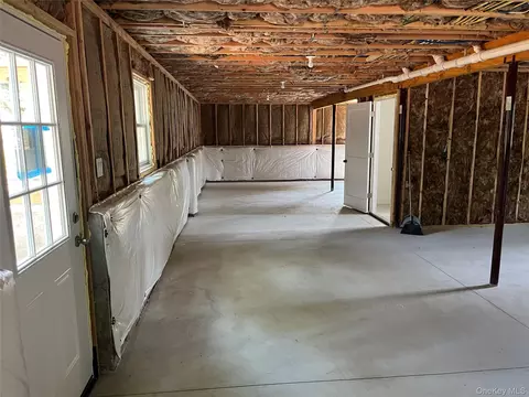 Entry Way - 511 Walker Ave, Brookhaven, NY 11772 photo 7 of 7
