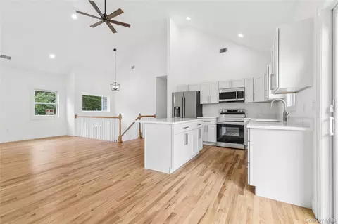 511 Walker Ave, Brookhaven, NY 11772 photo 8