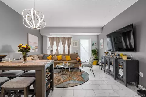 221 Beach 80th St #7B, Rockaway Beach, NY 11693
