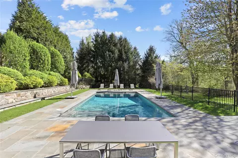 Exterior - 6 Stone Bridge Rd, Purchase, NY 10577 photo 2 of 7