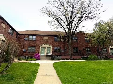 24614 57th Dr #G8, Douglaston, NY 11362