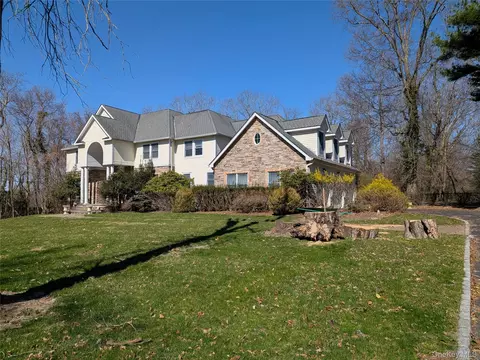 126 Old Field Rd, Setauket, NY 11733