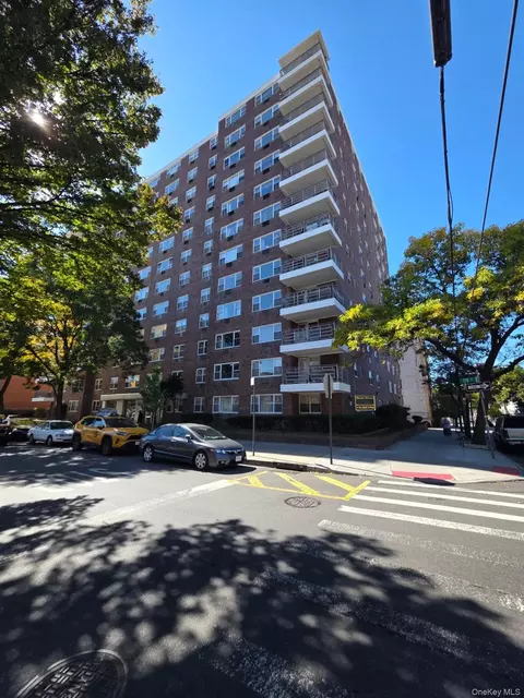 8900 170th St #8M, Jamaica, NY 11432