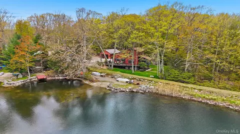 8 Division Rd, Mamakating, NY 12790