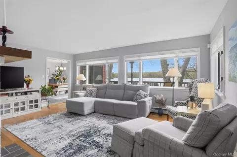 8 Division Rd, Mamakating, NY 12790