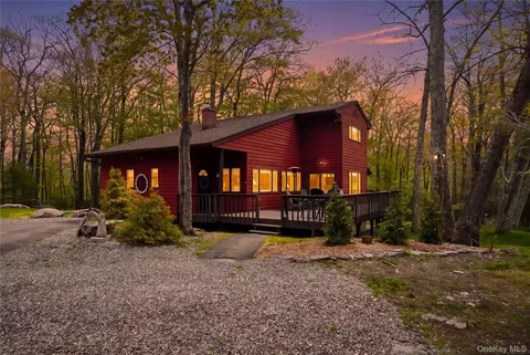 8 Division Rd, Mamakating, NY 12790
