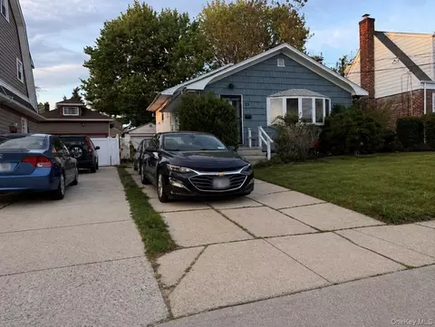 23 Allen St, Hempstead, NY 11550