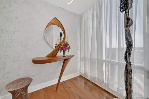 5 Renaissance Sq #PH6C, White Plains, NY 10601