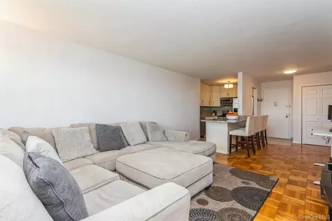 1841 Central Park Ave #17K, Yonkers, NY 10710