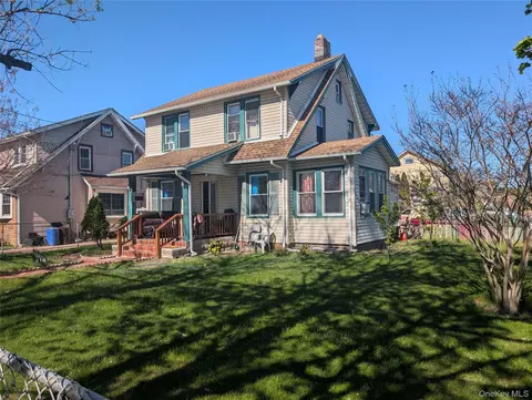 216 N Ocean Ave, Freeport, NY 11520
