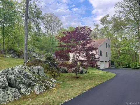11 Manor Dr, Lewisboro, NY 10526