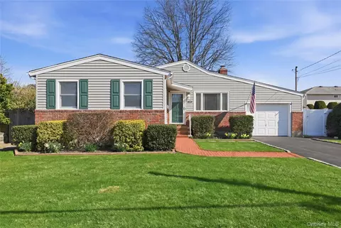 223 N Cedar St, Massapequa, NY 11758