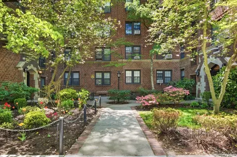 68-44 Burns St #B2, New York, NY 11375