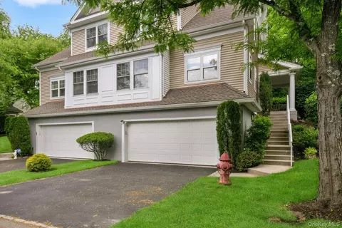 Exterior - 81 Hillcrest Ln, Peekskill, NY 10566 photo 2 of 5