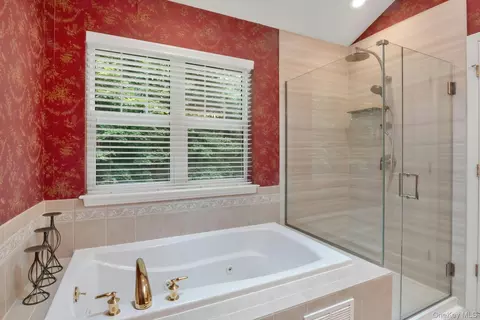 Bath - 81 Hillcrest Ln, Peekskill, NY 10566 photo 3 of 5